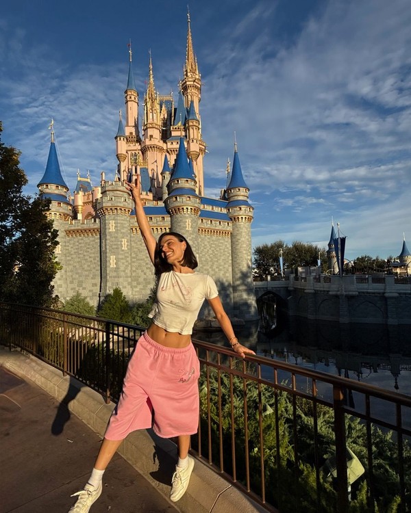 Isis Valverde abre álbum de fotos nos parques da Disney em Orlando com ...
