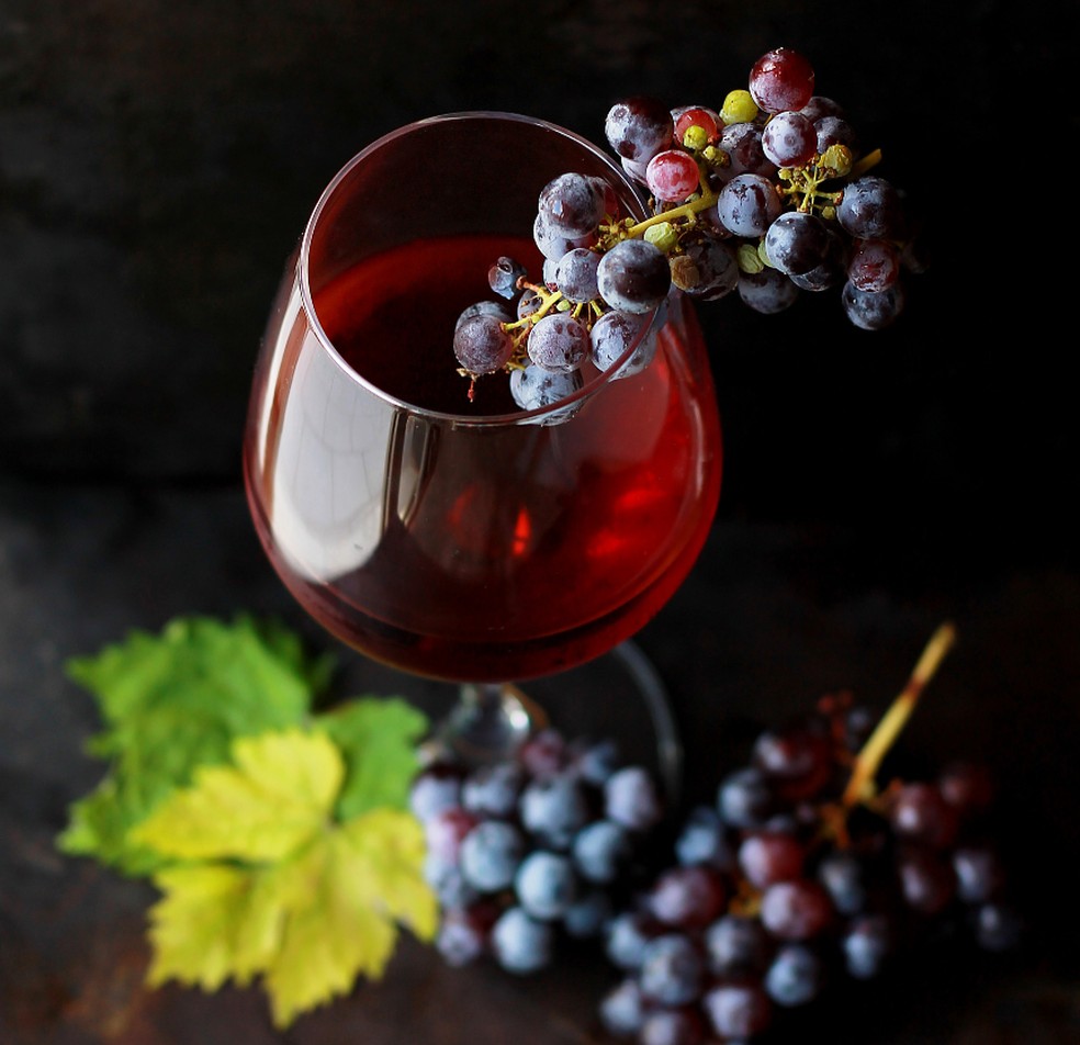 De vinho a cachaça, um pequeno guia para o fim de ano — Foto: Roberta Sorge / Unsplash