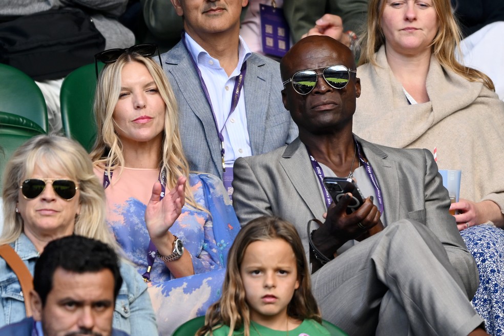 O cantor Seal prestigia partida do torneio de Wimbledon — Foto: Getty Images
