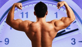 O treino de 30 minutos que vai esculpir suas costas e bíceps