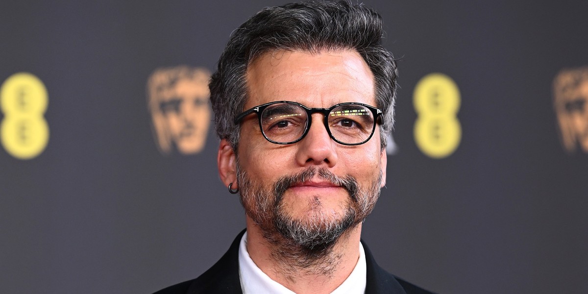Relógio de luxo usado por Wagner Moura no Bafta chega a custar R$ 30 mil; veja os detalhes do visual