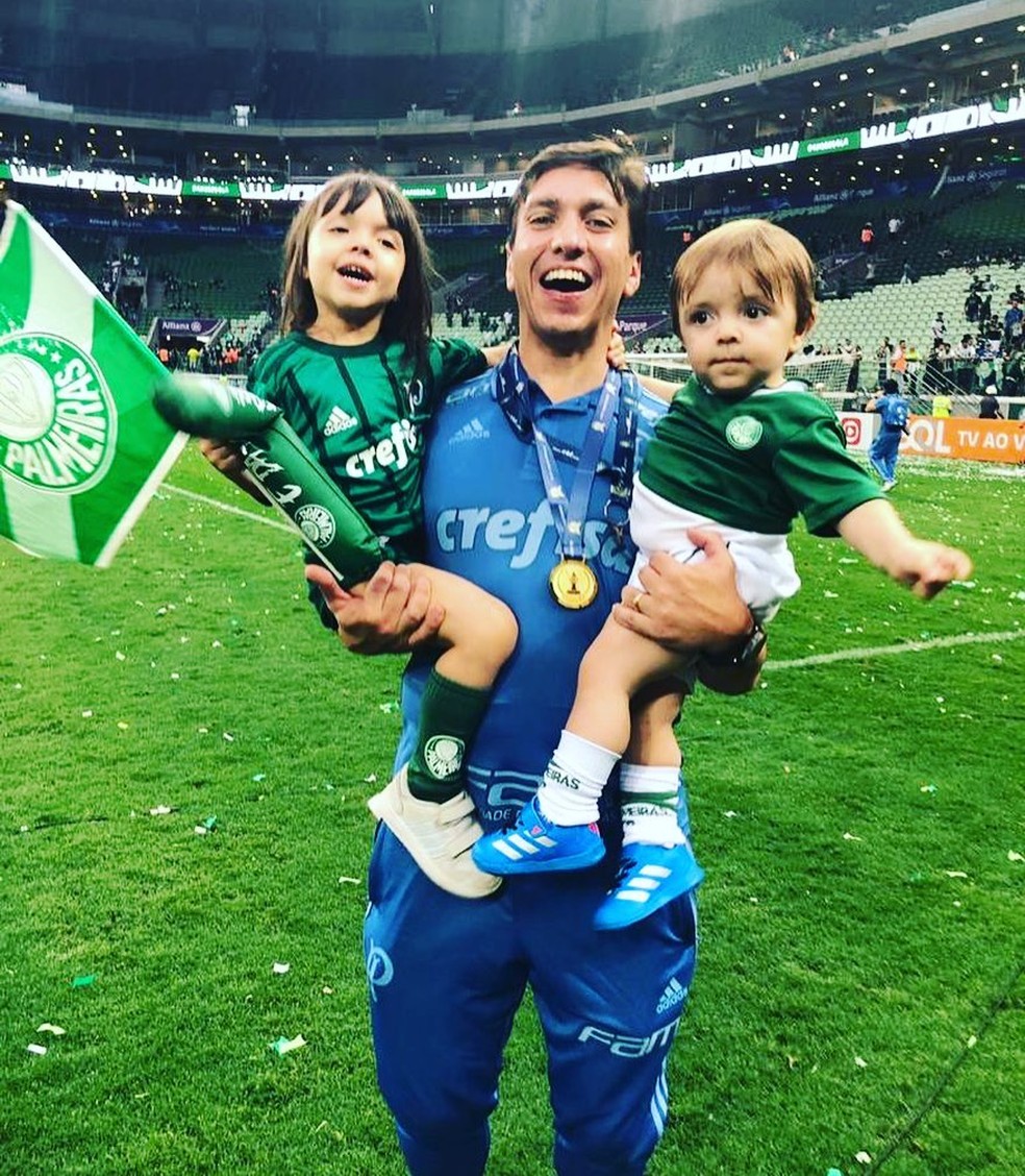 Médico Gustavo Magliocca com os filhos Paolla e Lucca — Foto: Instagram/Reprodução