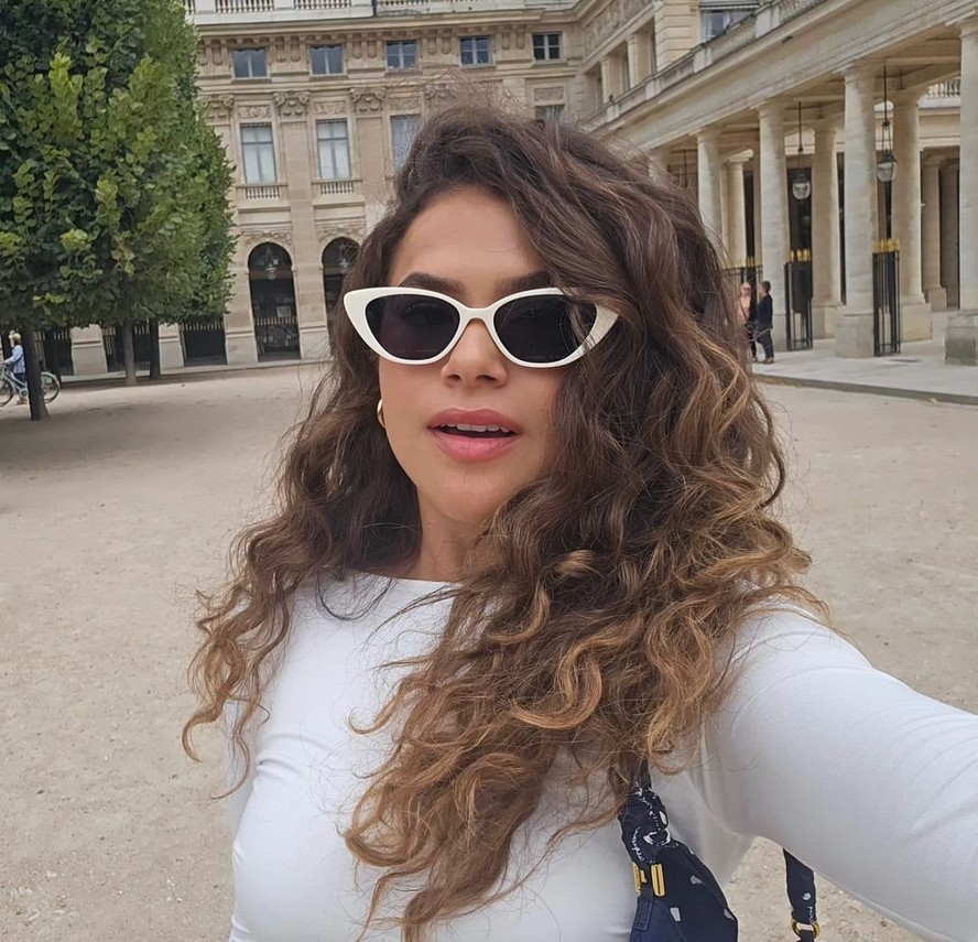 Maisa Silva curte férias em Paris