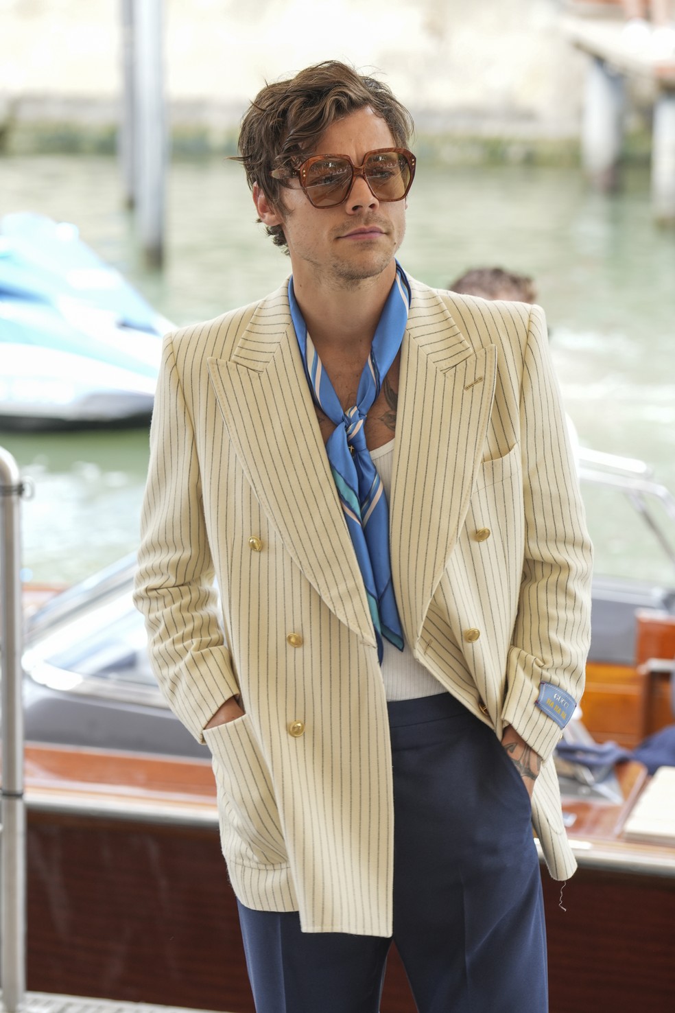Harry Styles usa Gucci HA HA HA em Veneza — Foto: Getty Images