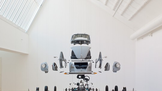 Fusca "explodido" exposto no MASP foi comprado usado e danificado por artista: "História bastante insólita" Fusca "explodido" exposto no MASP foi comprado usado e danificado por artista: "História bastante insólita"