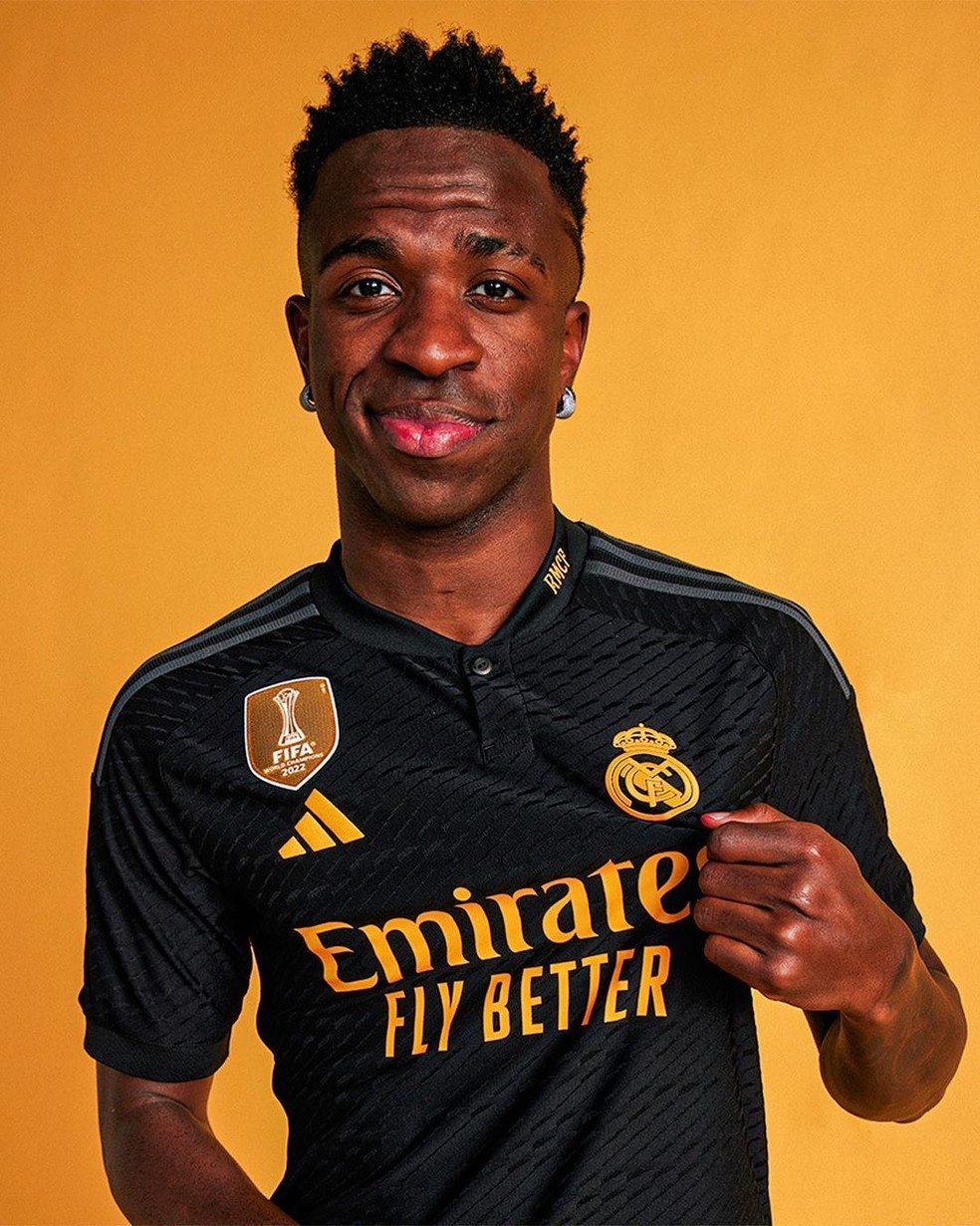 Vini Jr. estrela a campanha da nova camisa do Real Madrid — Foto: Reprodução / Instagram
