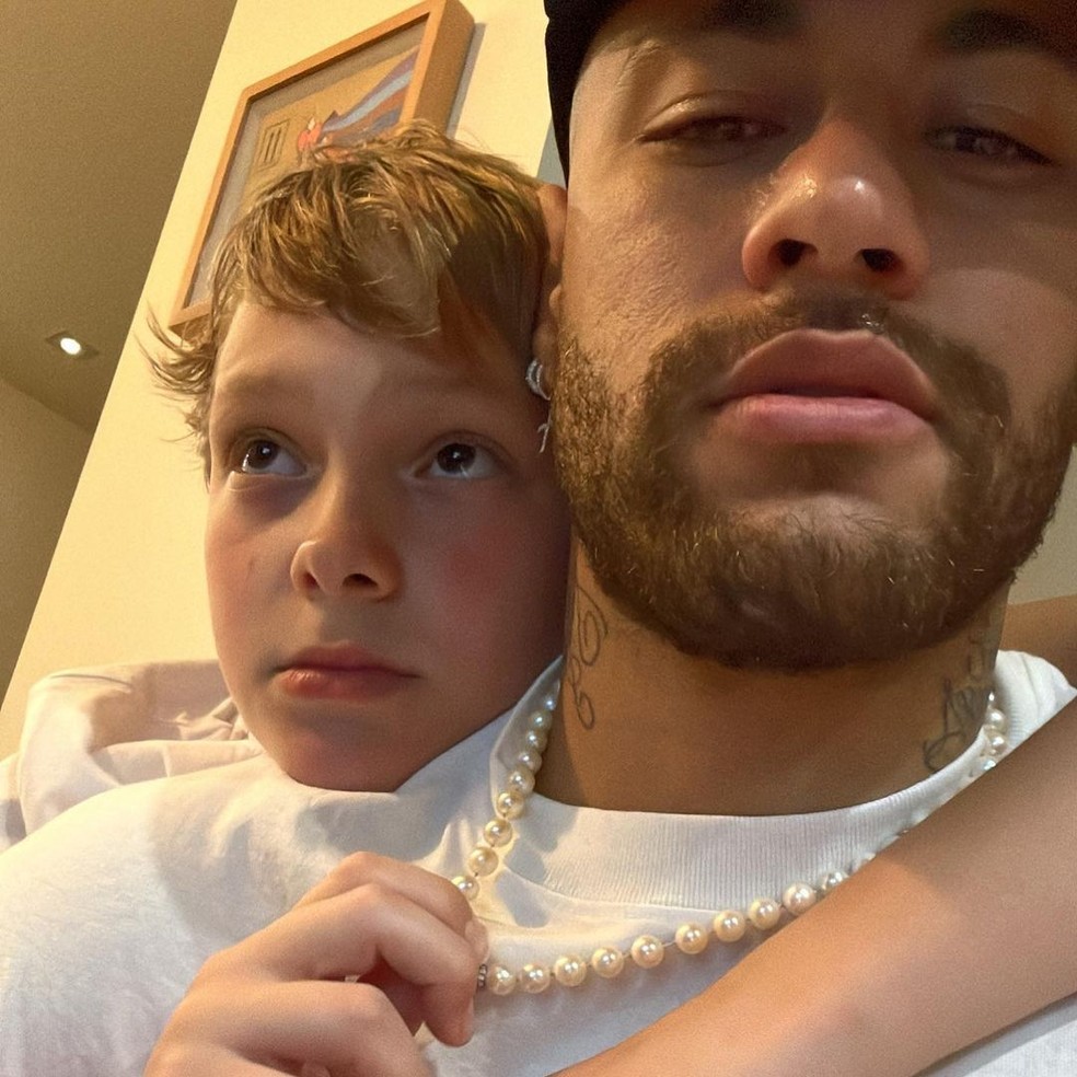 Neymar e o filho Davi, em foto publicada pelo jogador em março — Foto: Divulgação Instagram