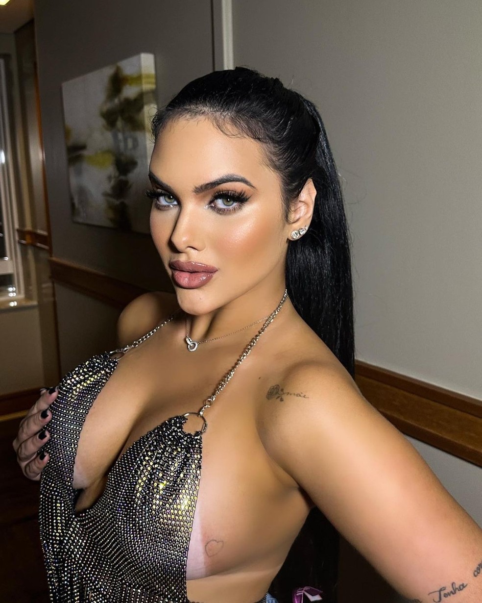 Emily Garcia exibe marquinha em look ousado de Carnaval e seguidores pedem:  'Vai com calma' | GQ | GQ