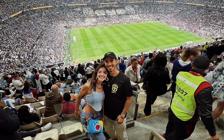 Gi Lancellotti posta cliques ao lado do namorado em final da Copa ...