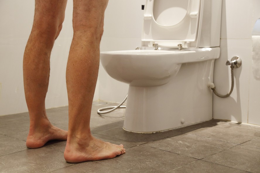 Entenda como a prática de urinar após o sexo pode ser beneficiante para o corpo