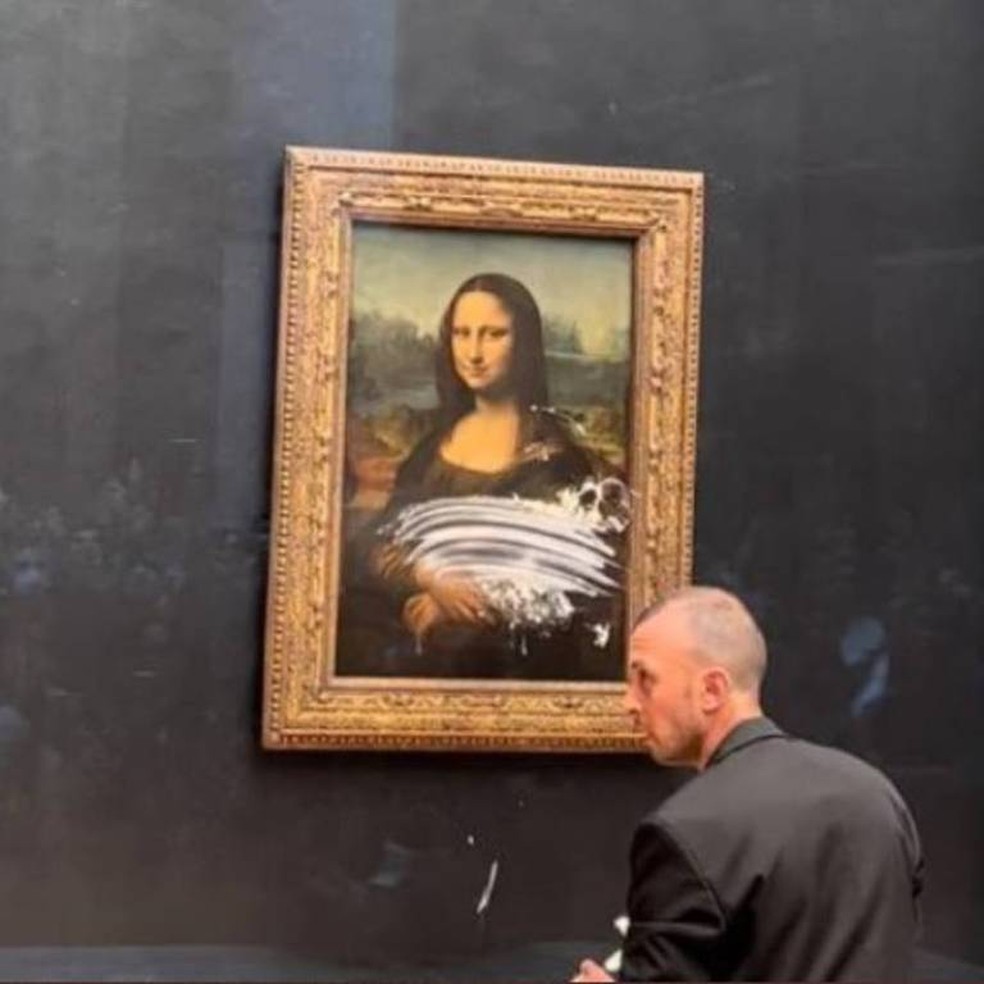 "Mona Lisa", de Leonardo Da Vinci, em tentativa de ataque em maio de 2022 — Foto: Reprodução/Internet