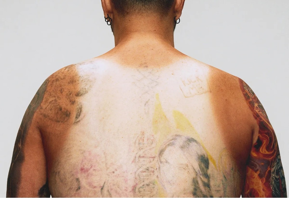 De ex-detentos a celebridades de Hollywood: por que tantas pessoas estão removendo suas tatuagens?