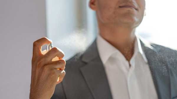 Como saber se um perfume tem longa duração antes de comprá-lo