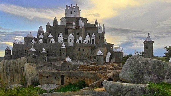 Onde ficam os castelos do Brasil e quem são seus donos