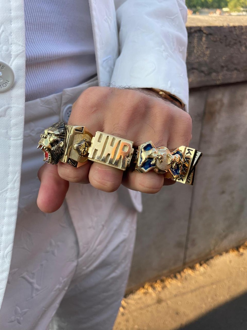 L7nnon investe em anéis de ouro na estreia de Pharrell pela Louis Vuitton — Foto: Acervo pessoal