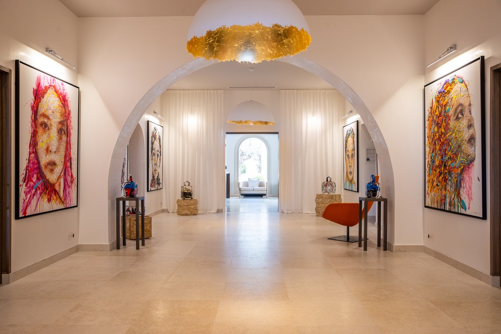 A Villa Calvi é um hotel com galeria de arte moderna  — Foto: Divulgação