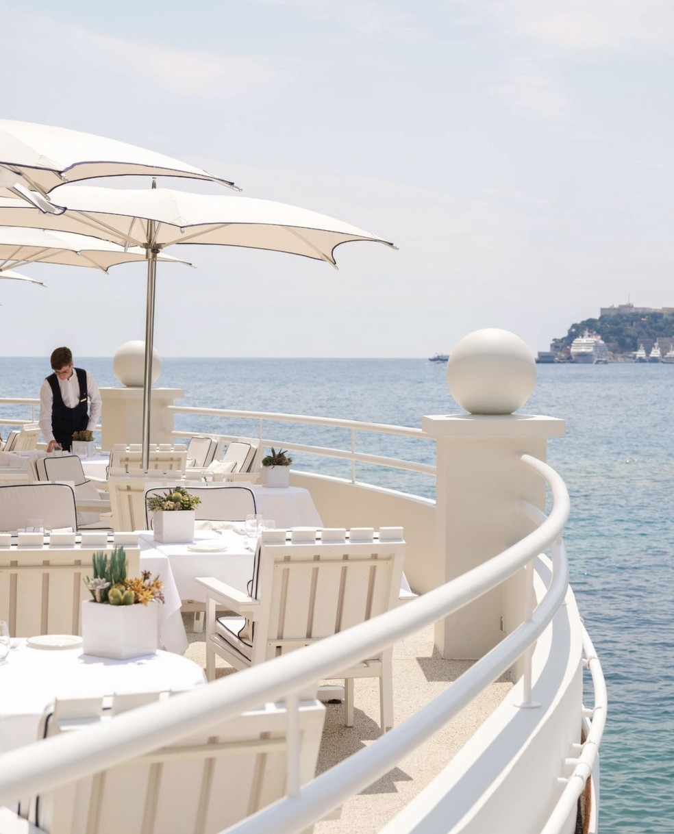 No terraço do restaurante Elsa do Monte Carlo Beach, há uma vista deslumbrante e uma gastronomia sustentável — Foto: Divulgação