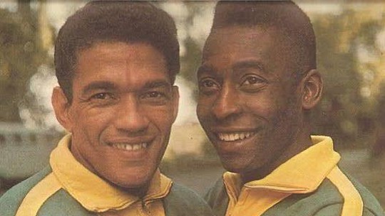 Astro Bad Bunny veste jaqueta de Pelé na Copa do Mundo de 1966 em segundo show em SP; saiba mais