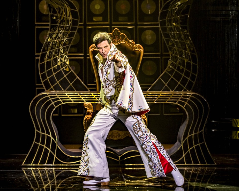 83 perucas e investimento de R$ 9,5 milhões: musical sobre Elvis