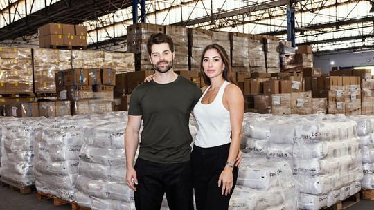 Alok e esposa enviam mais de 300 toneladas de mantimentos