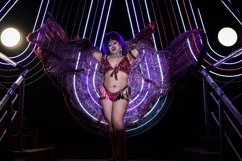Ginger Moon, artista burlesca da programação do Love Cabaret — Foto: @jmag.julia