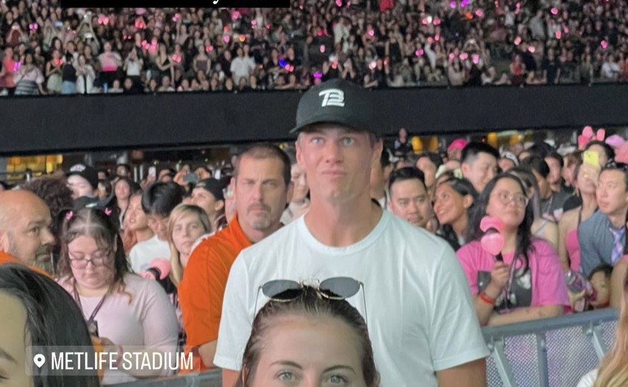 Tom Brady durante show do BLACKPINK no MetLife Stadium