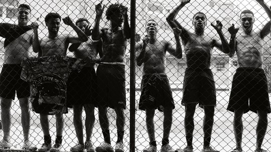 Fotógrafo de moda rodou o país para registrar o amor pelo futebol: "O sonho continua pulsando mesmo na escassez" Fotógrafo de moda rodou o país para registrar o amor pelo futebol: "O sonho continua pulsando mesmo na escassez"