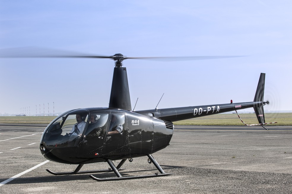 Helicóptero do modelo R44 para pequenas viagens — Foto: Getty Images