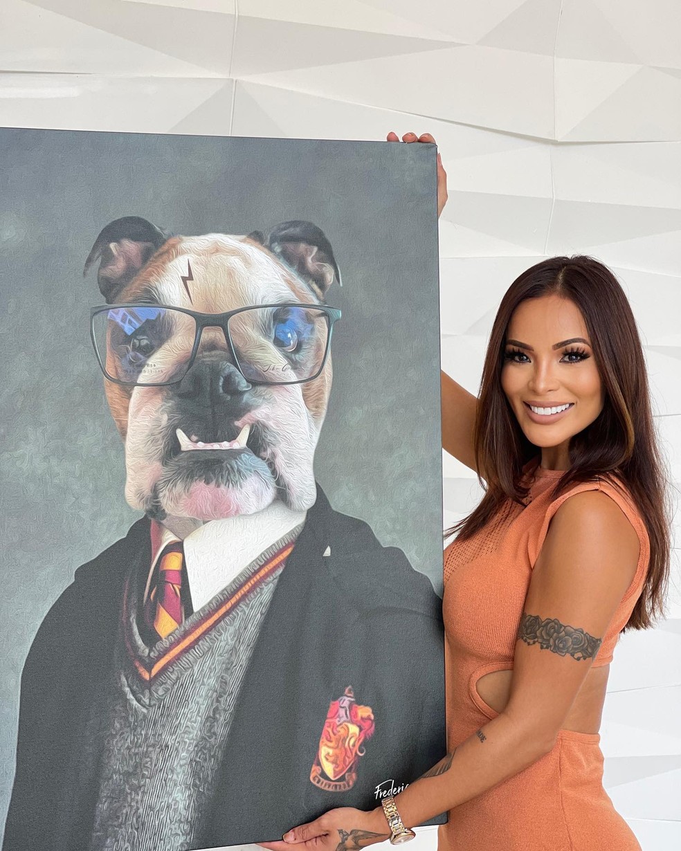 Carol Nakamura faz quadros de seus cachorros como reis e ate Harry Potter — Foto: Reprodução/Instagram