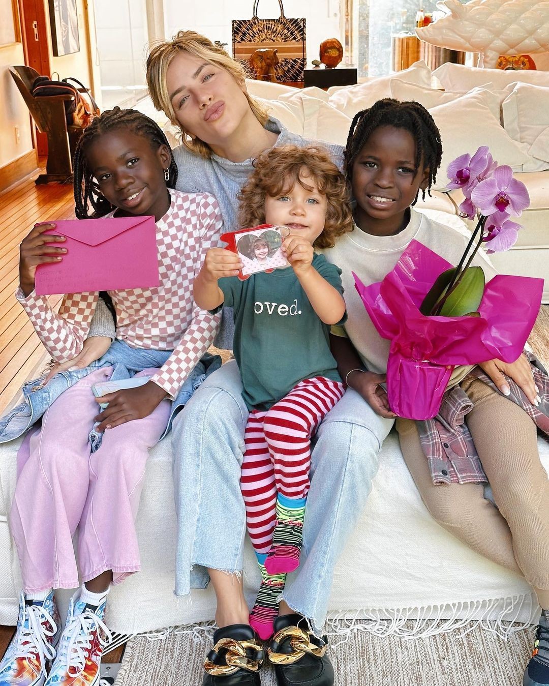 Giovanna Ewbank com os  três filhos — Foto: Reprodução/Instagam