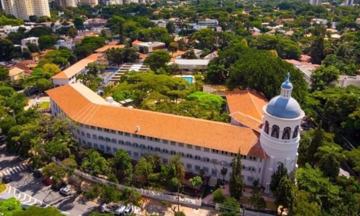 Escolas de elite do Brasil cobram R$ 60 mil de matrícula e R$ 13 mil no ...