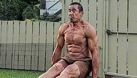 3 ovos por dia e treino de 20 minutos: como ele se mantém supermusculoso aos 56