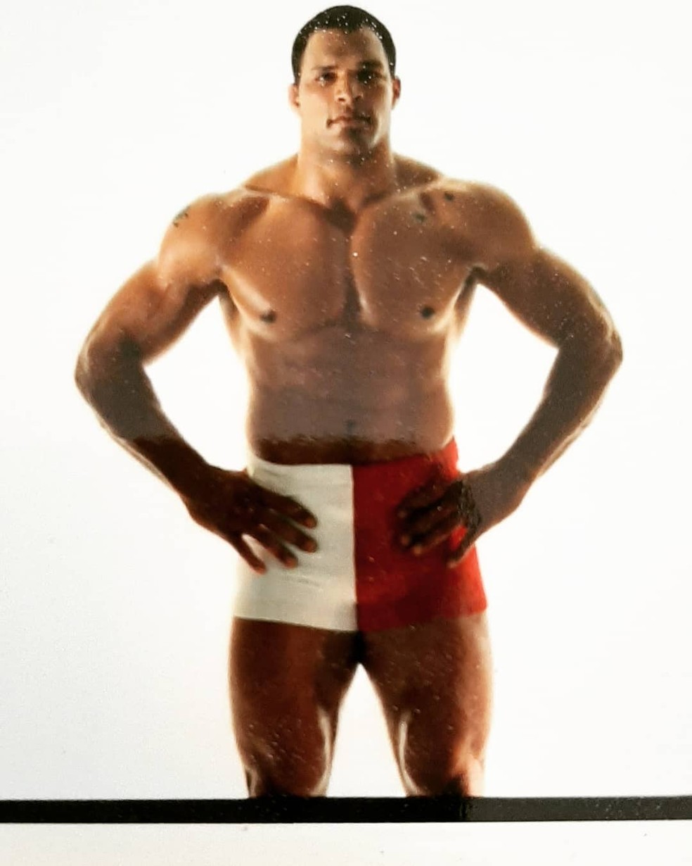 The Rock fica irreconhecível para novo filme sobre Mark Kerr, lenda do ...