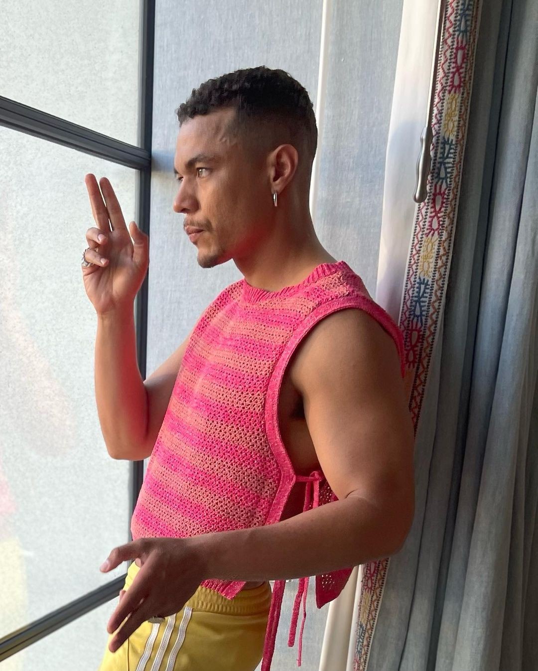 Regata tricotada de Isamel Cruz Córdova — Foto: Reprodução/Instagram