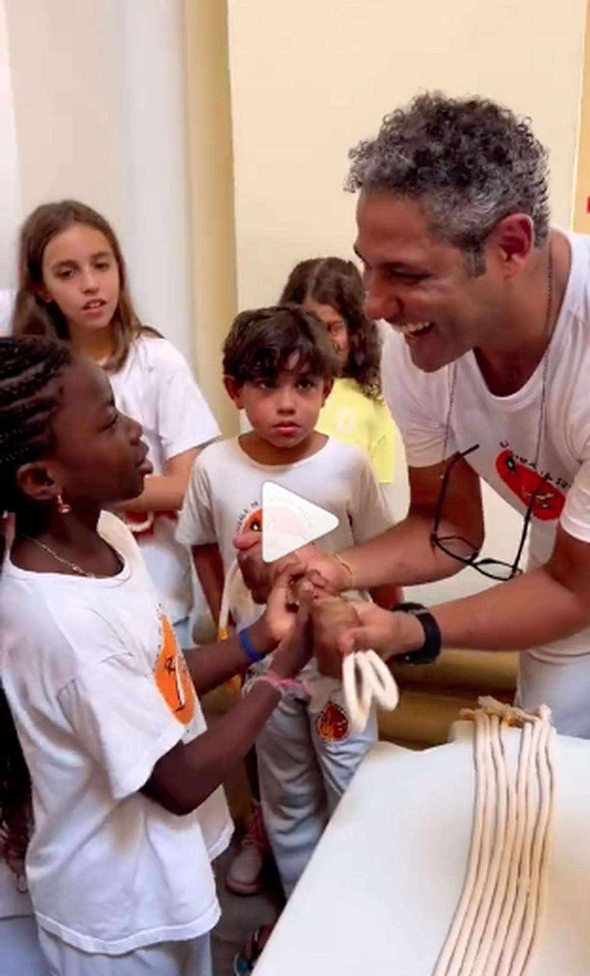 Giovanna Ewbank E Bruno Gagliasso Mostram Principais Momentos Do Batizado De T Ti Na Capoeira