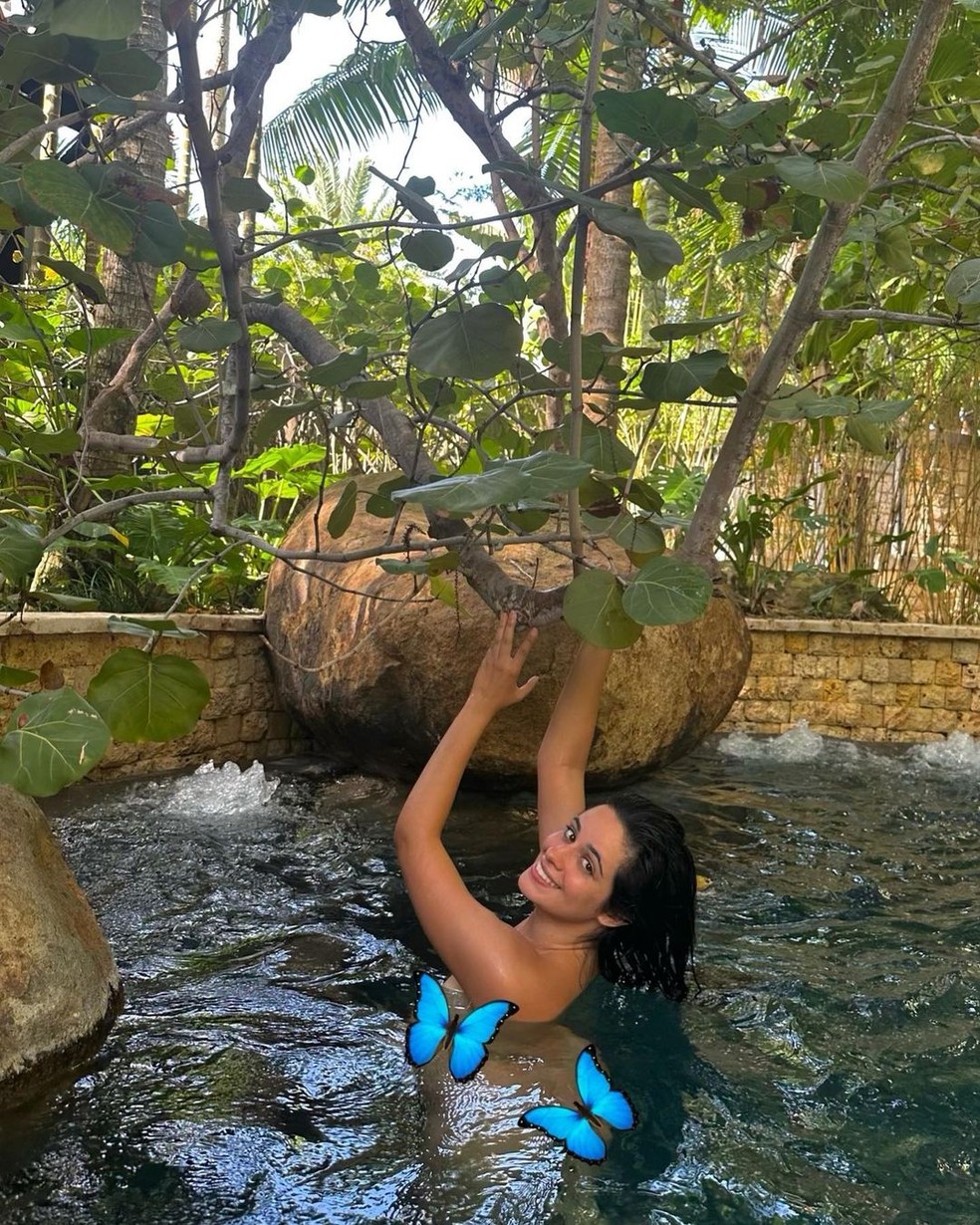 Camila Cabello faz topless em piscina natural paradísiaca em Porto Rico — Foto: Instagram