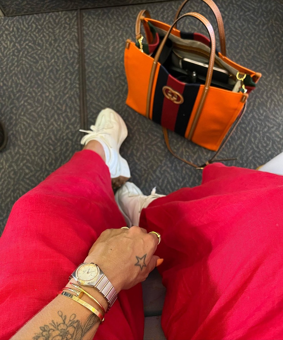 Kelly Key aparece em clima de viagem, com bolsa pronta — Foto: Reprodução/Instagram