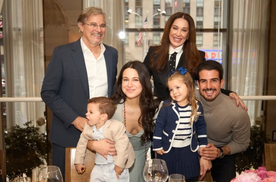 Claudia Raia e Edson Celulari celebram formatura da filha, Sophia ...