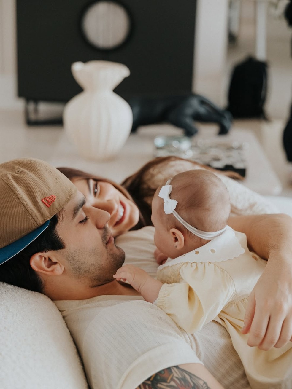 Luan Santana e Jade Magalhães com sua filha, Serena — Foto: Reprodução/Instagram