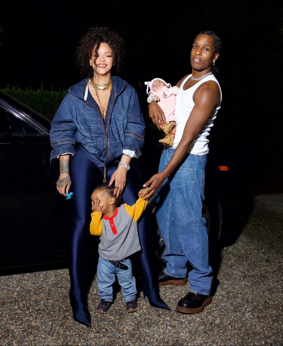 Rihanna e A$AP Rocky e os filhos, Riot e Rza — Foto: DIGGZY/Shutterstock