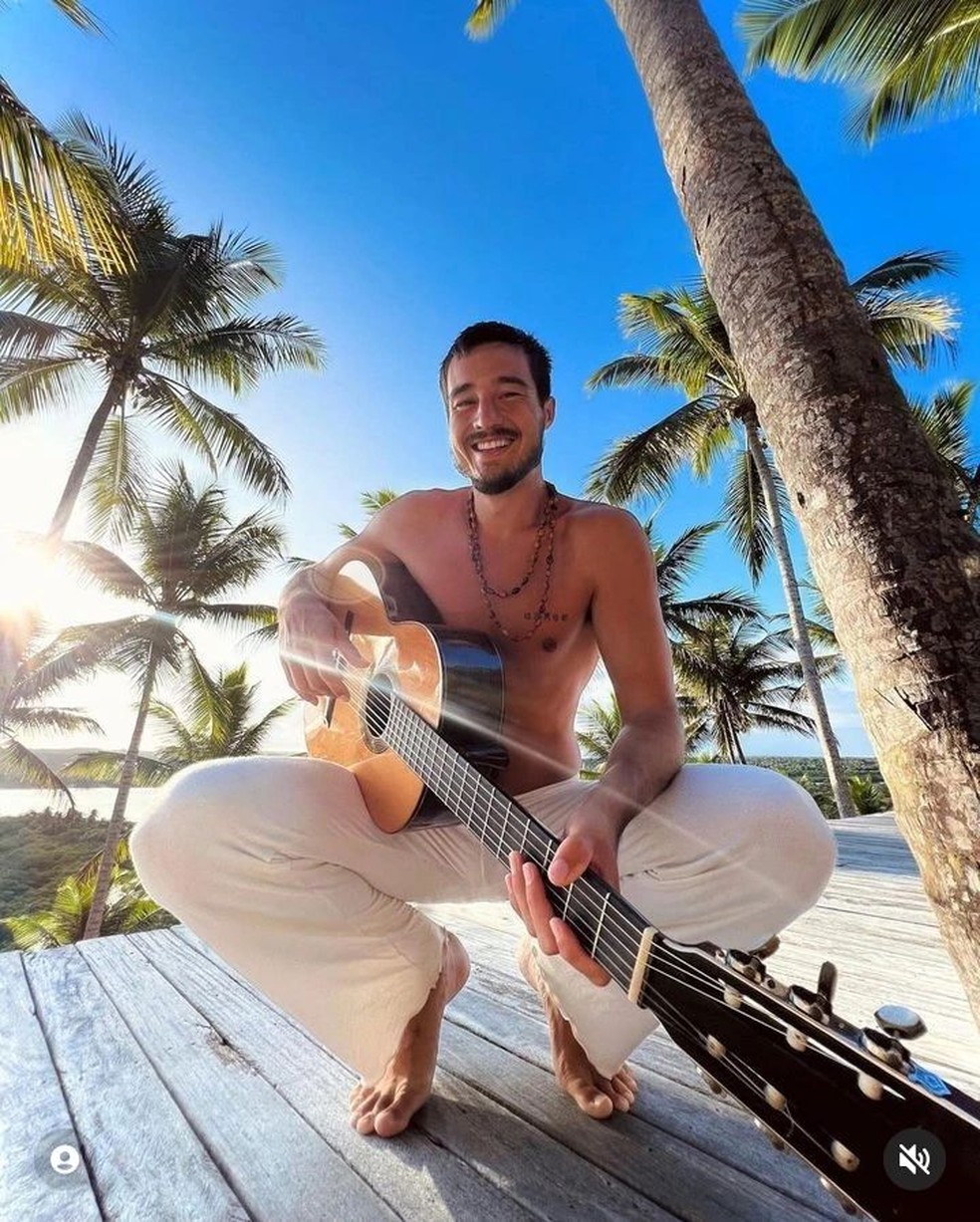 Tiago Iorc apresenta sua veia baiana em "daramô" — Foto: Instagram/Reprodução