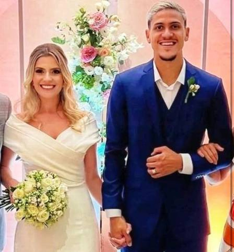 Pedro Guilherme, jogador do Flamengo, se casa com a psicóloga Fernanda Nogueira  — Foto: Divulgação Instagram
