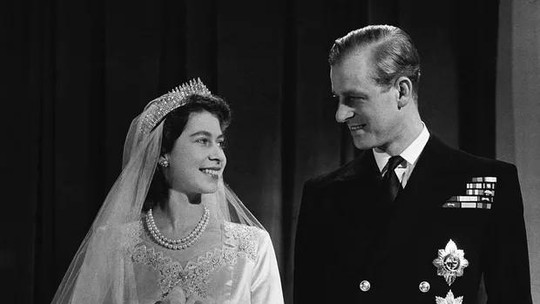 A história de príncipe Philip e rainha Elizabeth II