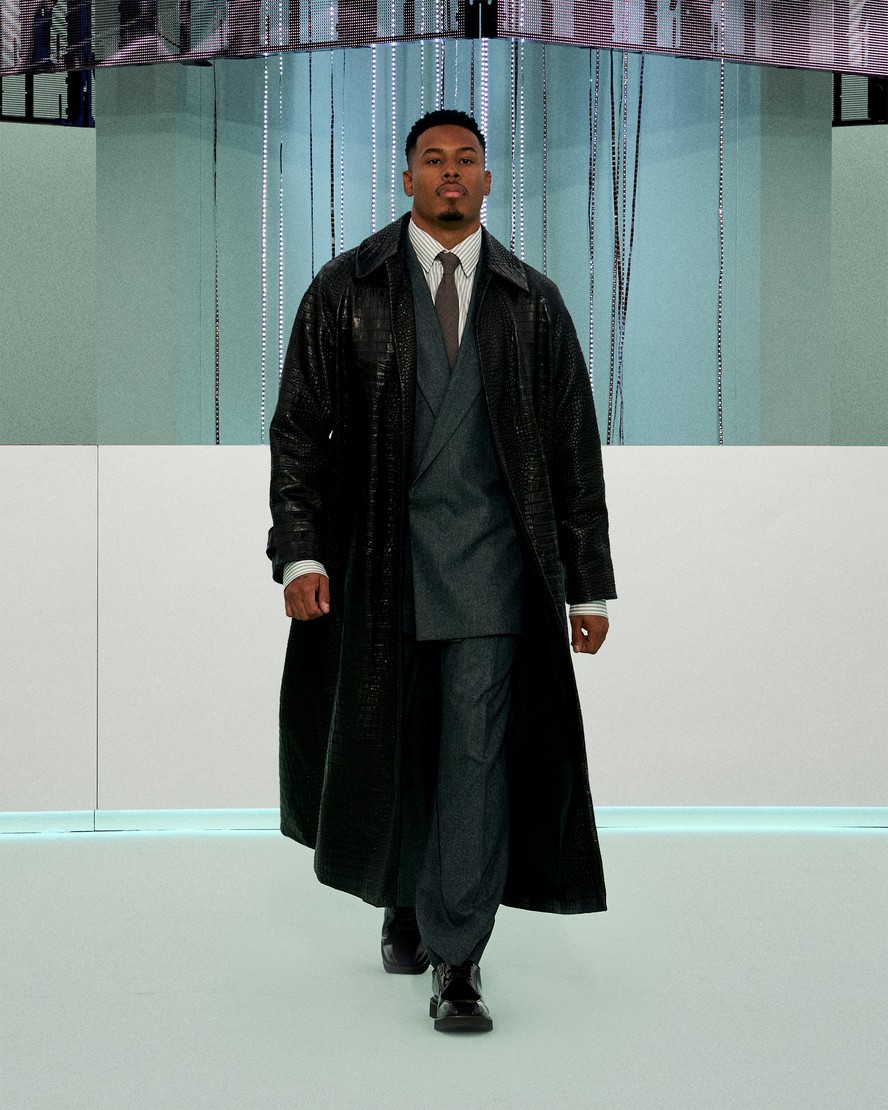 BOSS para semana de moda de Milão com desfile see now buy now seguido