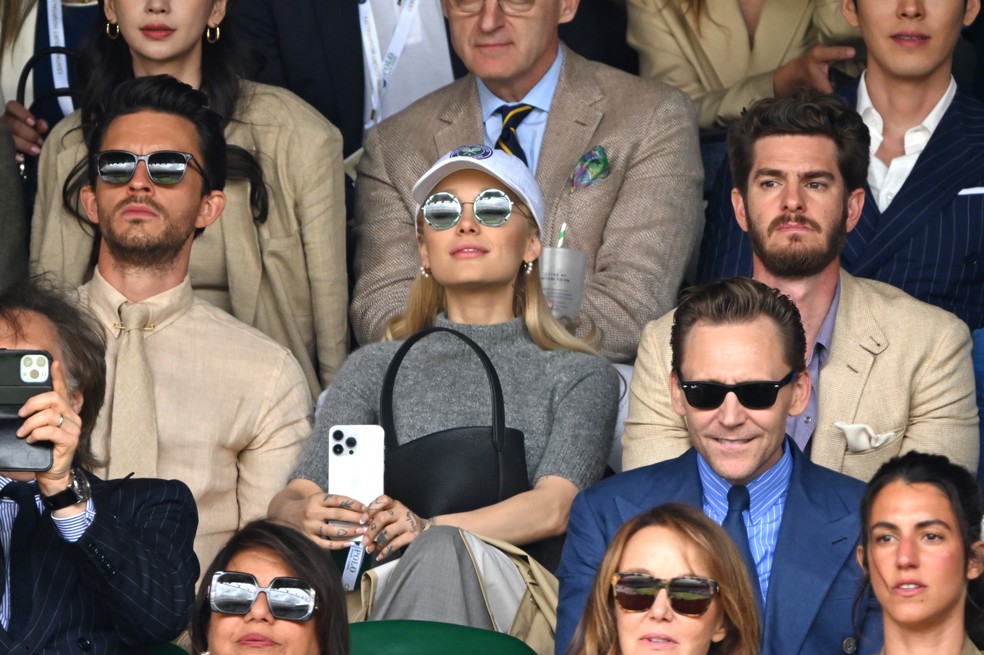 Tom Hiddleston, Andrew Garfield e Ariana Grande marcam presença na final de Wimbledon — Foto: Getty Images