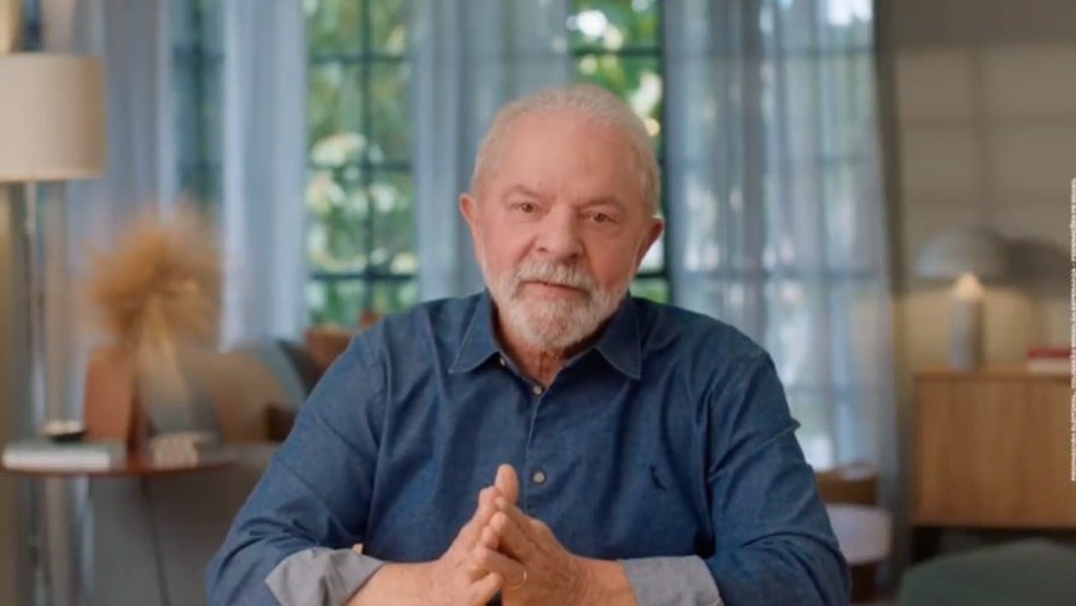 Lula usa camisa jeans da Reserva em primeiro vídeo da campanha — Foto: Reprodução