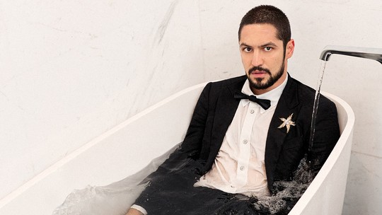 Gabriel Leone: "Estamos em um processo de reconstrução da cultura"