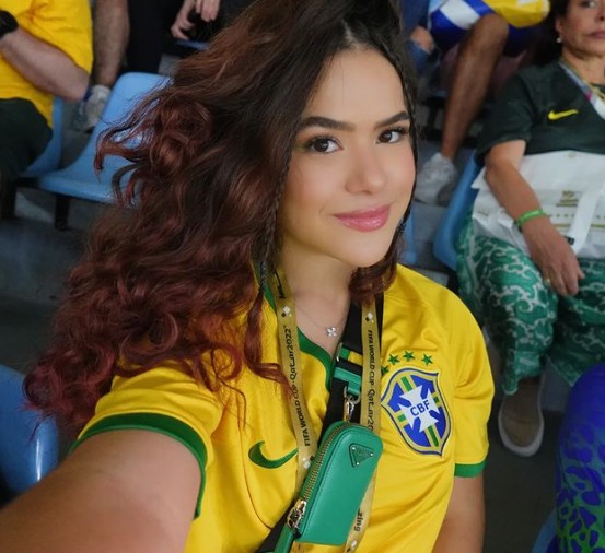 Maisa assiste ao jogo do Brasil no Catar — Foto: Instagram