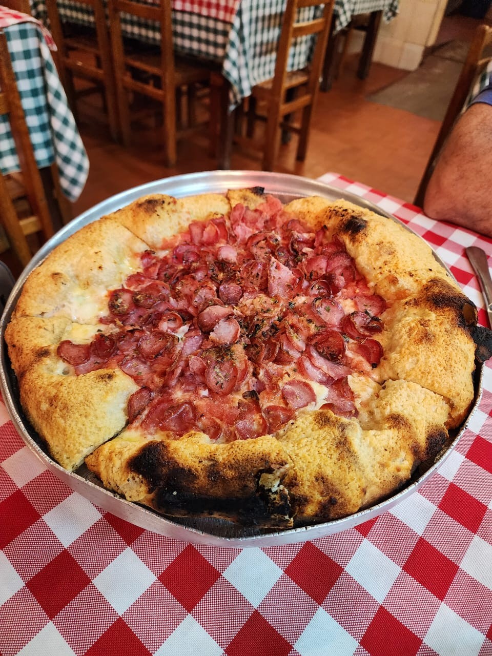 O sabor de pizza mais pedido da casa, que leva o nome de Castelões — Foto: Carolina Giovanelli