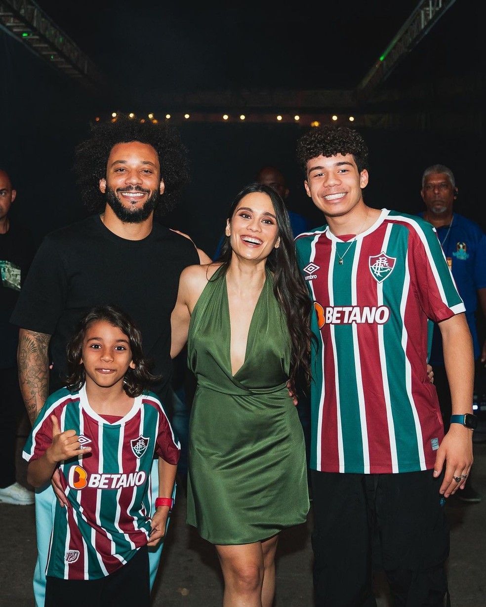 Marcelo, acompanhado da esposa, Clarice Alves, e dos filhos do casal, Liam e Enzo — Foto: Divulgação Instagram